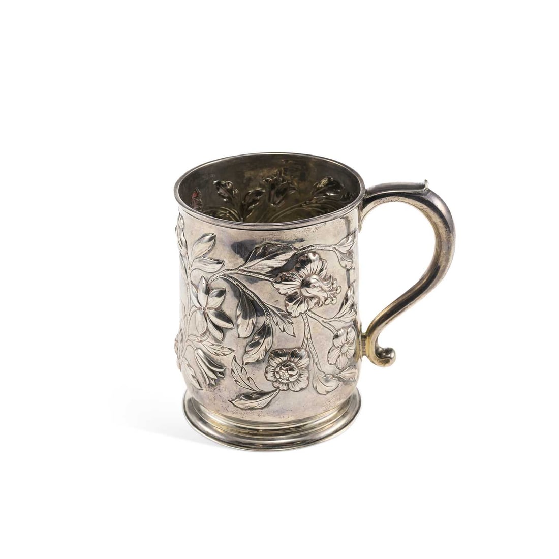 A GEORGE III SILVER MUG (1 of 3)