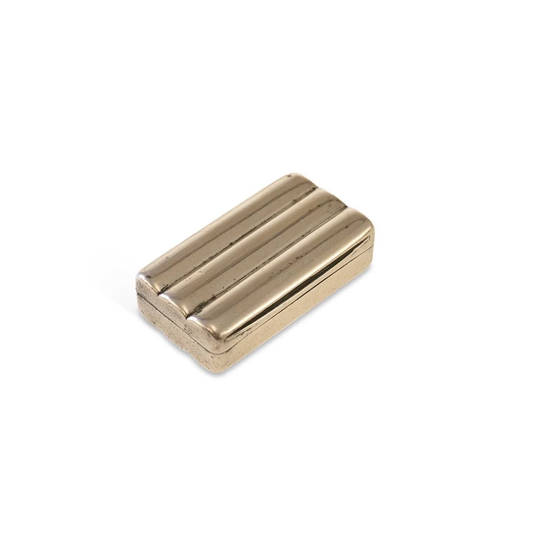 A GEORGE III SILVER SNUFF BOX (1 of 2)