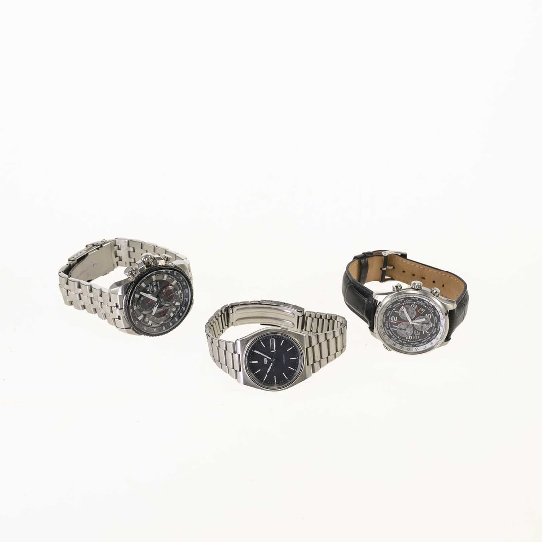 A GROUP OF WATCHES: A GROUP OF WATCHES comprising a Gents steel Casio Edifice quartz bracelet watch; a Gents steel Citizen Eco-Drive strap watch; and a Gents steel Seiko 5 Automatic bracelet watch. (3) Last case