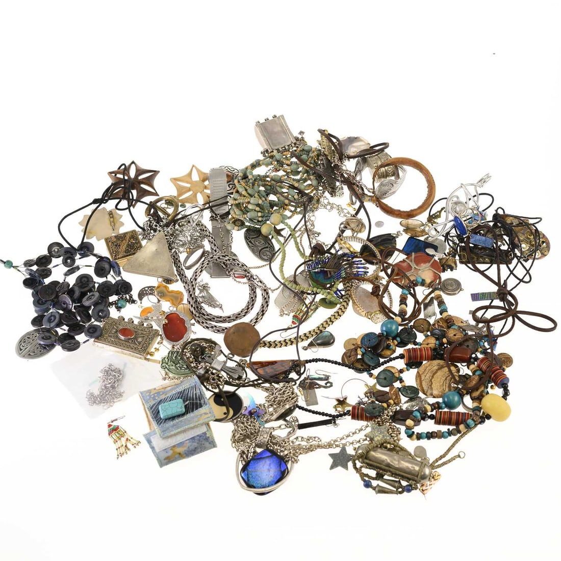 A GROUP COSTUME JEWELLERY, SILVER JEWELLERY AND WATCHES: A GROUP COSTUME JEWELLERY, SILVER JEWELLERY AND WATCHES (Qty) 1741 grams gross (excl. jewellery box)