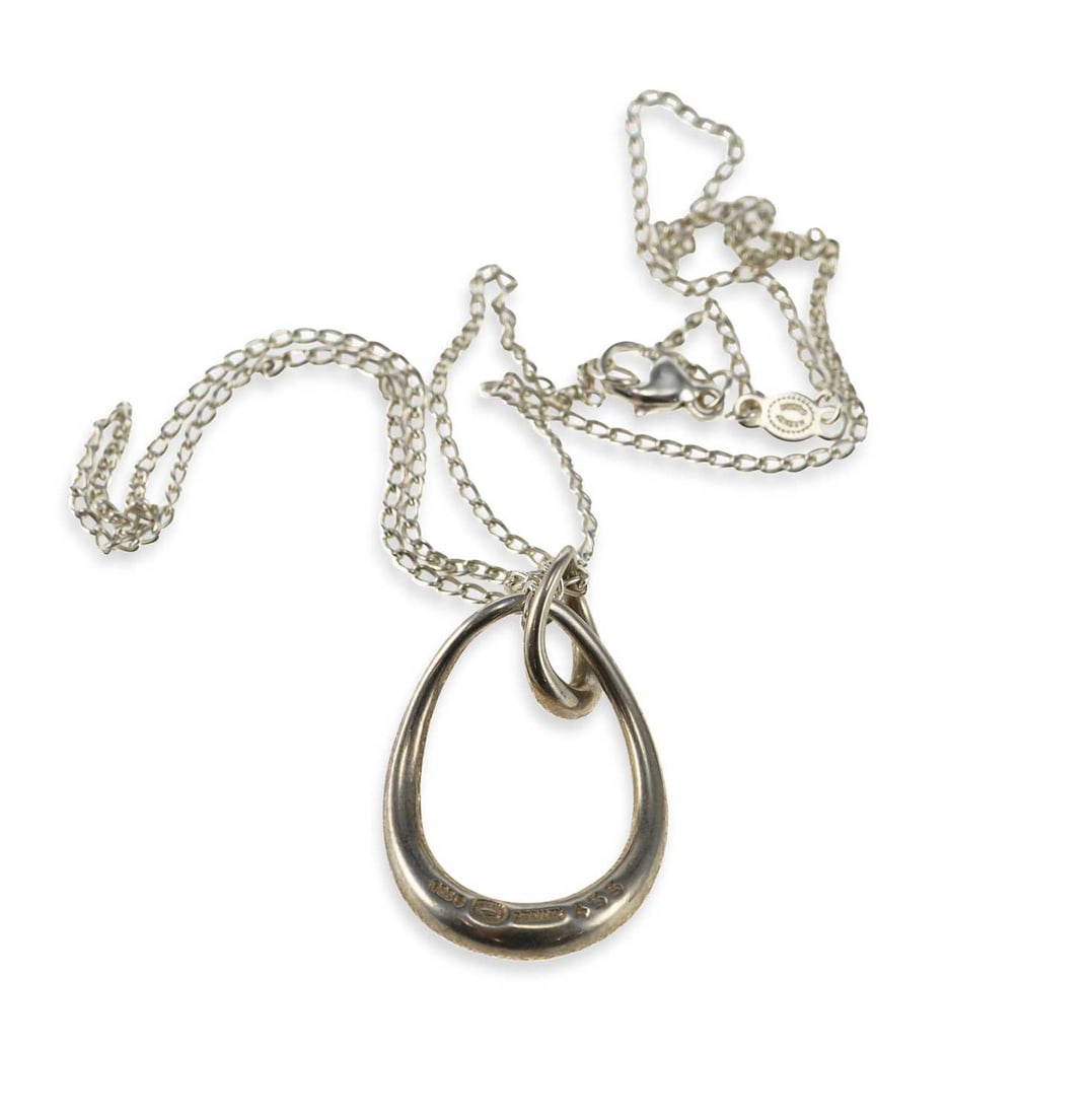 JACQUELINE RABUN FOR GEORG JENSEN, A SILVER 'OFFSPRING' NECKLACE: JACQUELINE RABUN FOR GEORG JENSEN, A SILVER 'OFFSPRING' NECKLACE model 433, the pendant formed of two interlocking ovals/ egg-shapes, to a fine chain. Pendant 2.5cm high, chain 45cm long, 6.3 grams
