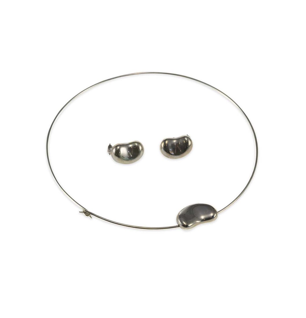ELSA PERETTI FOR TIFFANY & CO, A SILVER BEAN CHOKER/ COLLAR NECKLACE AND MATCHING EARRINGS: ELSA PERETTI FOR TIFFANY & CO, A SILVER BEAN CHOKER/ COLLAR NECKLACE AND MATCHING EARRINGS comprising the large bean on a wire with hook closure, signed and hallmarked; the bean earrings with clip-on 