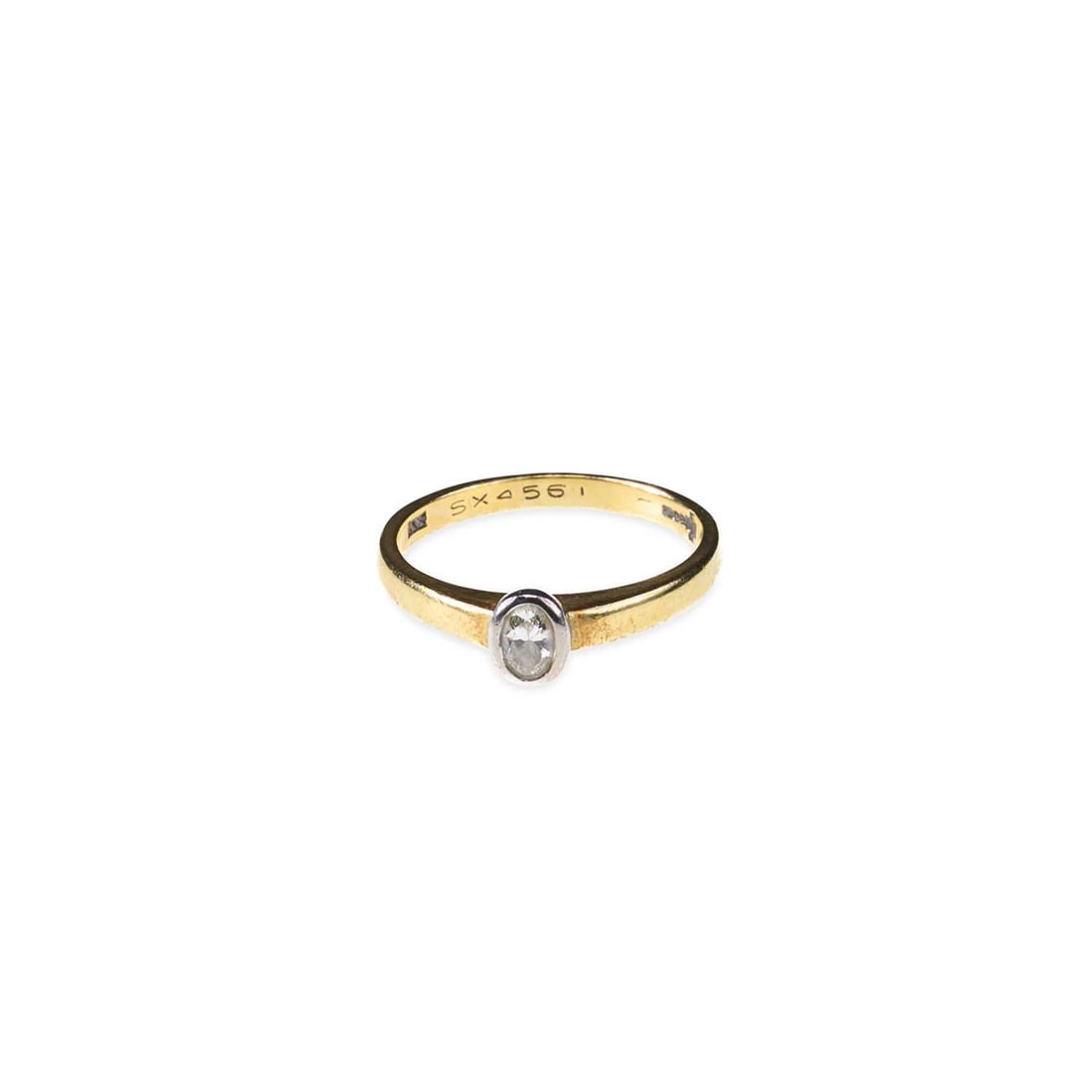 AN 18 CARAT GOLD SOLITAIRE DIAMOND RING: AN 18 CARAT GOLD SOLITAIRE DIAMOND RING an oval-cut diamond within a bezel setting, hallmarked 2000. Estimated diamond weight 0.20 carat, ring size L, 3.0 grams Good condition. Estimated diamond colou