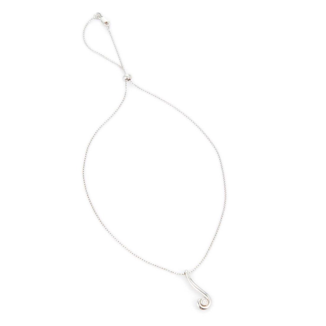 A DIAMOND PENDANT NECKLACE (1 of 2)