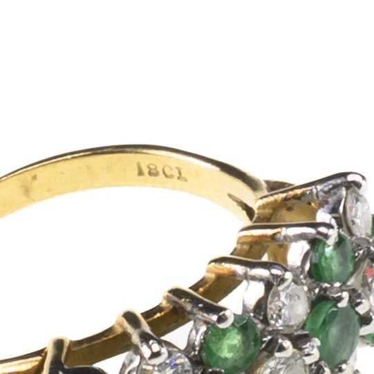 AN EMERALD AND DIAMOND RING - 2