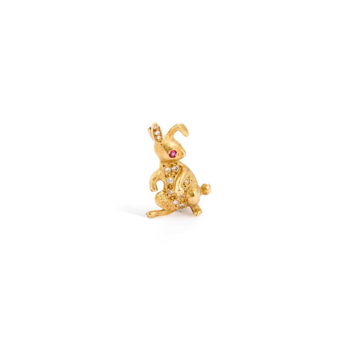AN 18 CARAT GOLD RUBY AND DIAMOND NOVELTY HARE BROOCH: AN 18 CARAT GOLD RUBY AND DIAMOND NOVELTY HARE BROOCH with a ruby inset eye and diamond accents, hallmarked London 1985. 2.5cm long, 4 grams Good condition