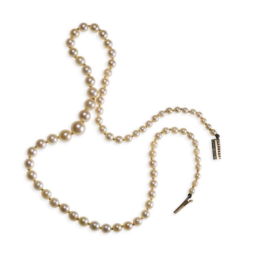 A GRADUATED CULTURED PEARL NECKLACE WITH A DIAMOND CLASP: A GRADUATED CULTURED PEARL NECKLACE WITH A DIAMOND CLASP a single strand of uniform cultured pearls knotted to a rectangular box clasp, inset with round-cut diamonds, stamped '18CT'. 42cm long,