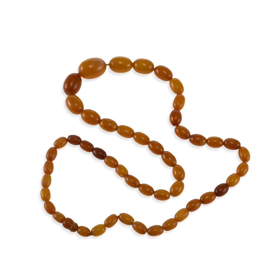 A BUTTERSCOTCH AMBER BEAD NECKLACE: A BUTTERSCOTCH AMBER BEAD NECKLACE formed of fifty-one barrel shaped beads. 63.5cm long (approx.), 32.1 grams