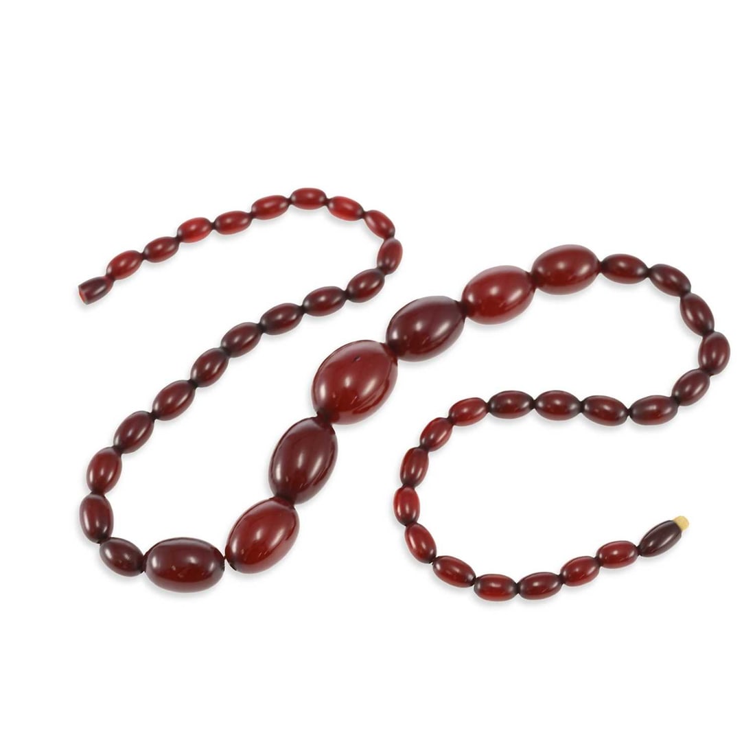 A CHERRY AMBER BAKELITE BEAD NECKLACE: A CHERRY AMBER BAKELITE BEAD NECKLACE formed of forty-six barrel-shaped beads, with a screw clasp. 66.5cm long, 57.3 grams