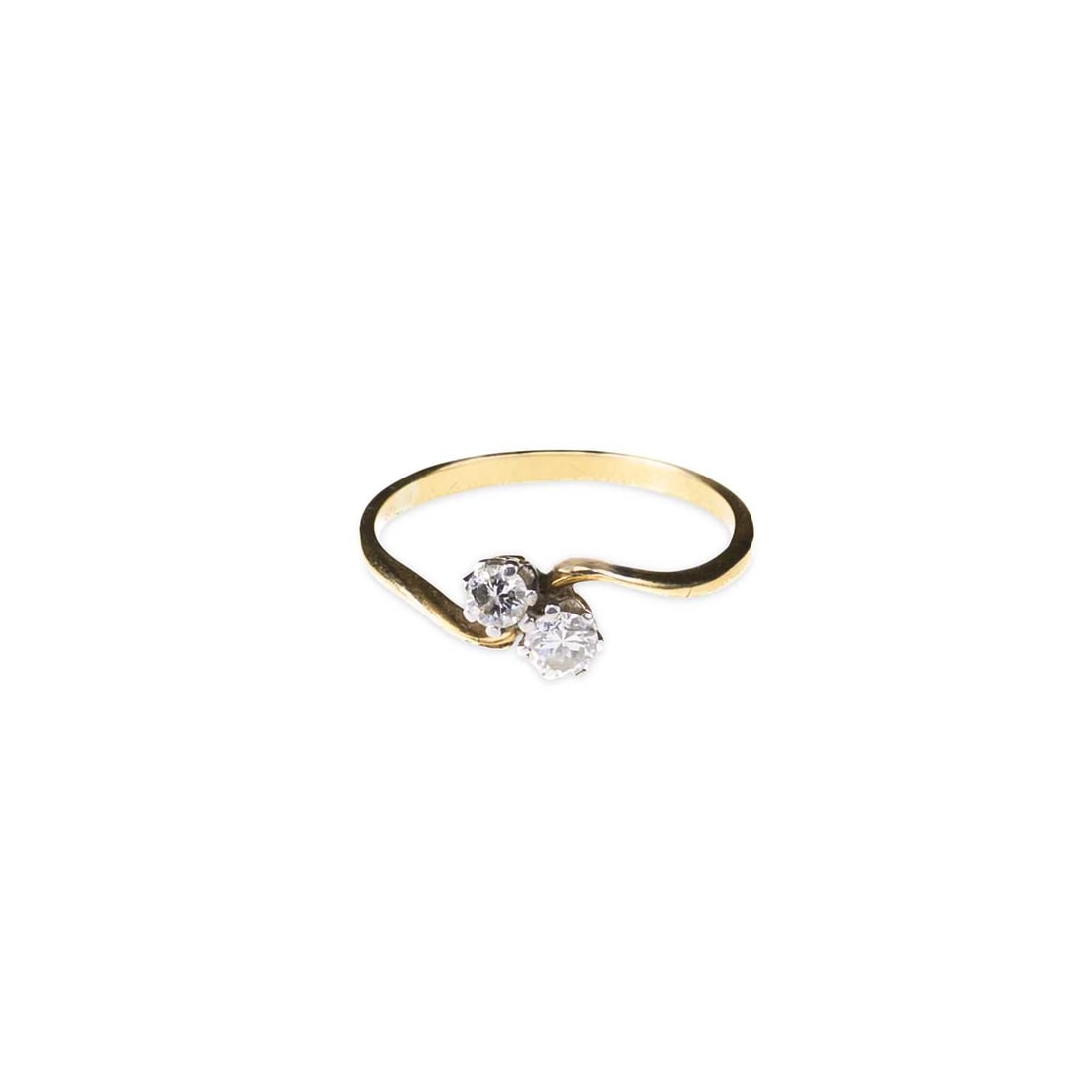 A DIAMOND TOI ET MOI RING: A DIAMOND TOI ET MOI RING round brilliant-cut diamonds to crossover scroll shoulders, unmarked. Estimated total diamond weight 0.35 carat, ring size P, 2.2 grams Good condition. Estimated diamond