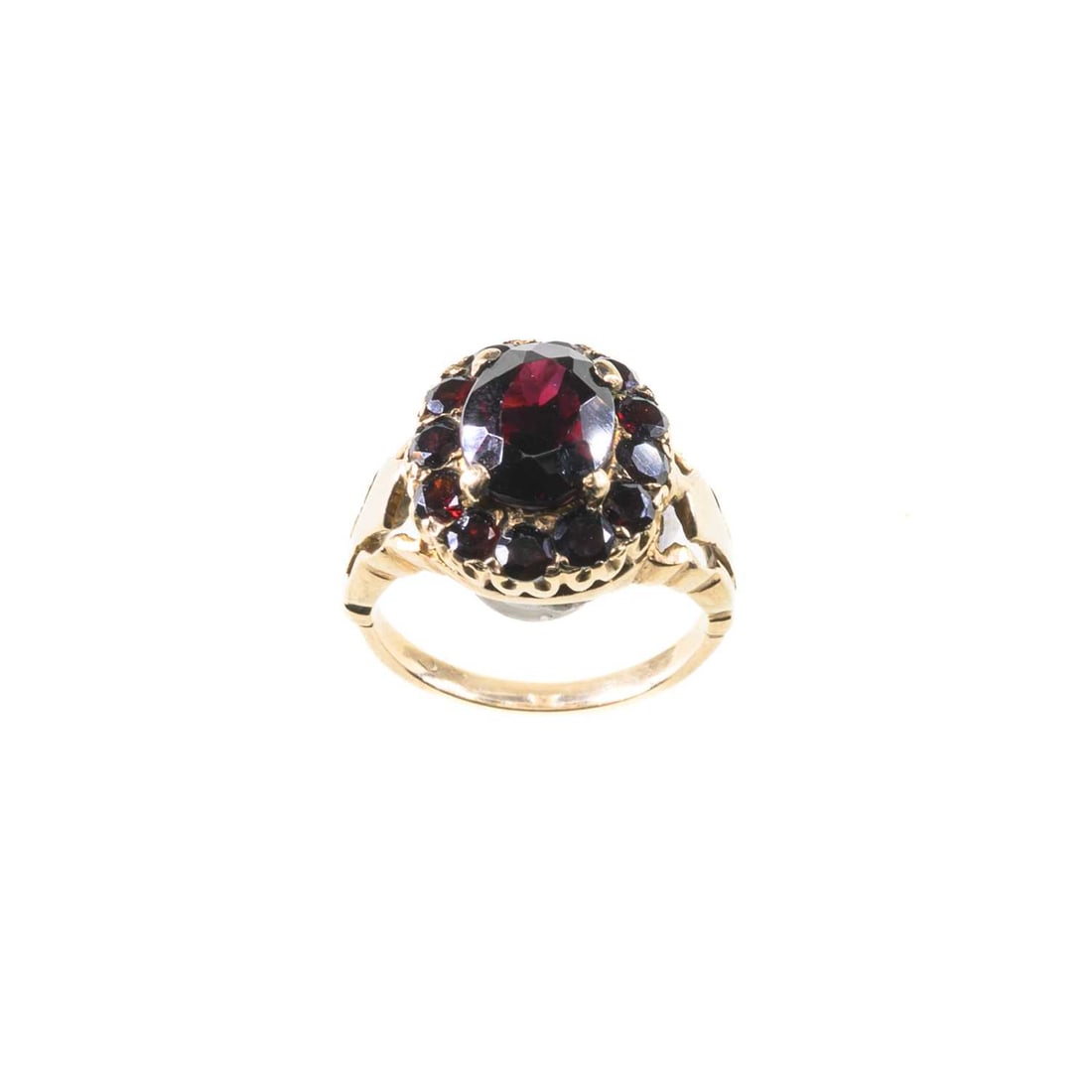 A GARNET CLUSTER RING - 2