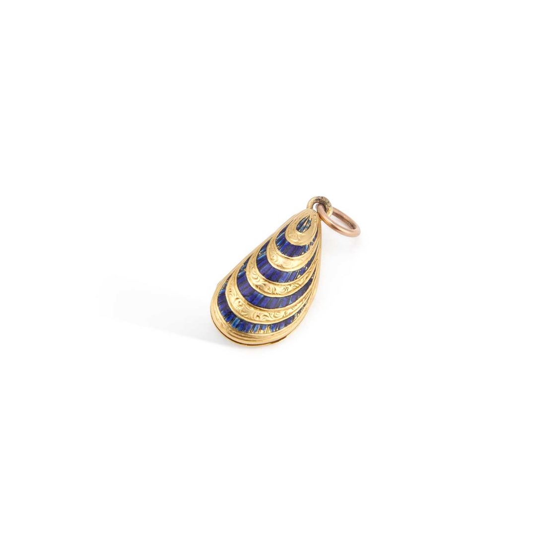 A FRENCH GOLD AND ENAMEL MUSSEL SHELL VINAIGRETTE: A FRENCH GOLD AND ENAMEL MUSSEL SHELL VINAIGRETTE Paris 1847-1919 mark, with alternating foliate engraved and blue enamel bands, opening to a pierced grille. 2.8cm long overall, 3.2 grams