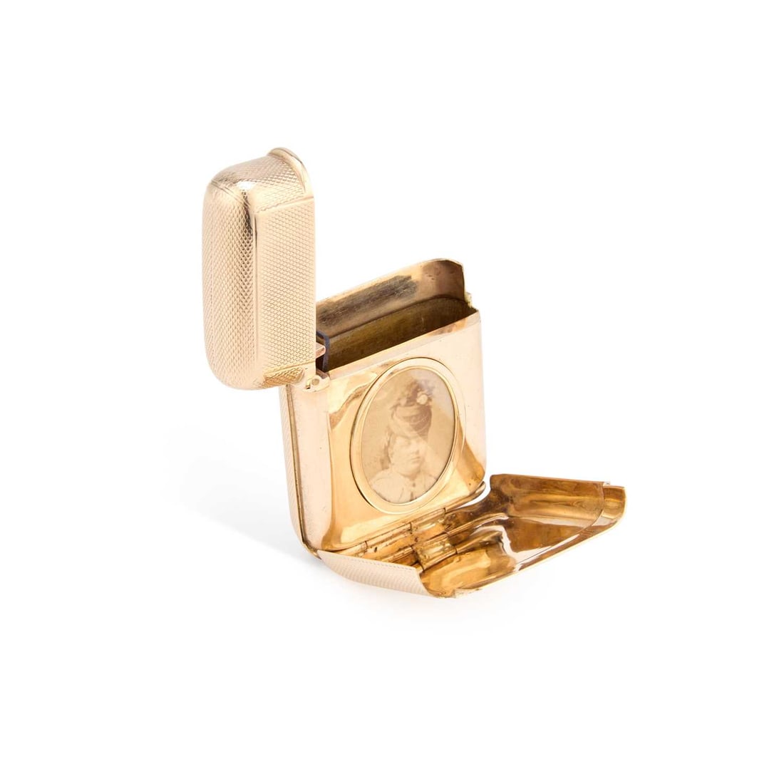 A GEORGE V 9 CARAT GOLD COMBINATION PHOTOGRAPH FRAME AND VESTA CASE: A GEORGE V 9 CARAT GOLD COMBINATION PHOTOGRAPH FRAME AND VESTA CASE by Goldsmiths & Silversmiths Co Ltd, London 1914, of rounded rectangular form, engine-turned to all sides with a strike to the