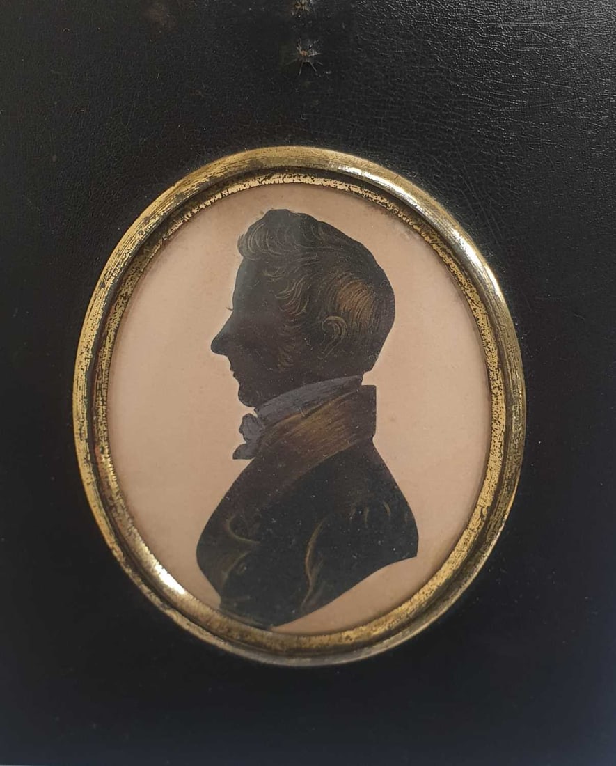 19TH CENTURY ENGLISH SCHOOL PORTRAIT SILHOUETTE OF A GENTLEMAN (1 of 3)