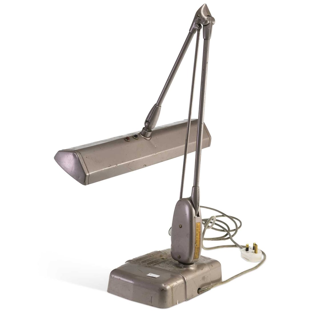 V A MID-20TH CENTURY AMERICAN DAZOR INDUSTRIAL FLOATING DESK LAMP: V A MID-20TH CENTURY AMERICAN DAZOR INDUSTRIAL FLOATING DESK LAMP with an adjustable articulated metal arm, counterbalance mechanism and rectangular shade, raised on a weighted stepped base. 63cm high