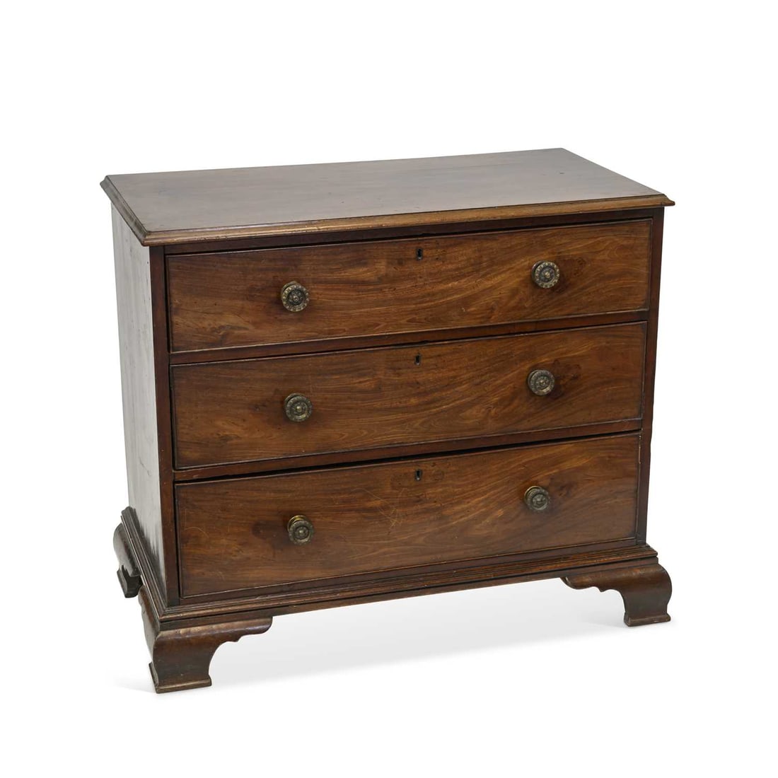 A GEORGE III MAHOGANY CHEST OF DRAWERS (1 of 1)