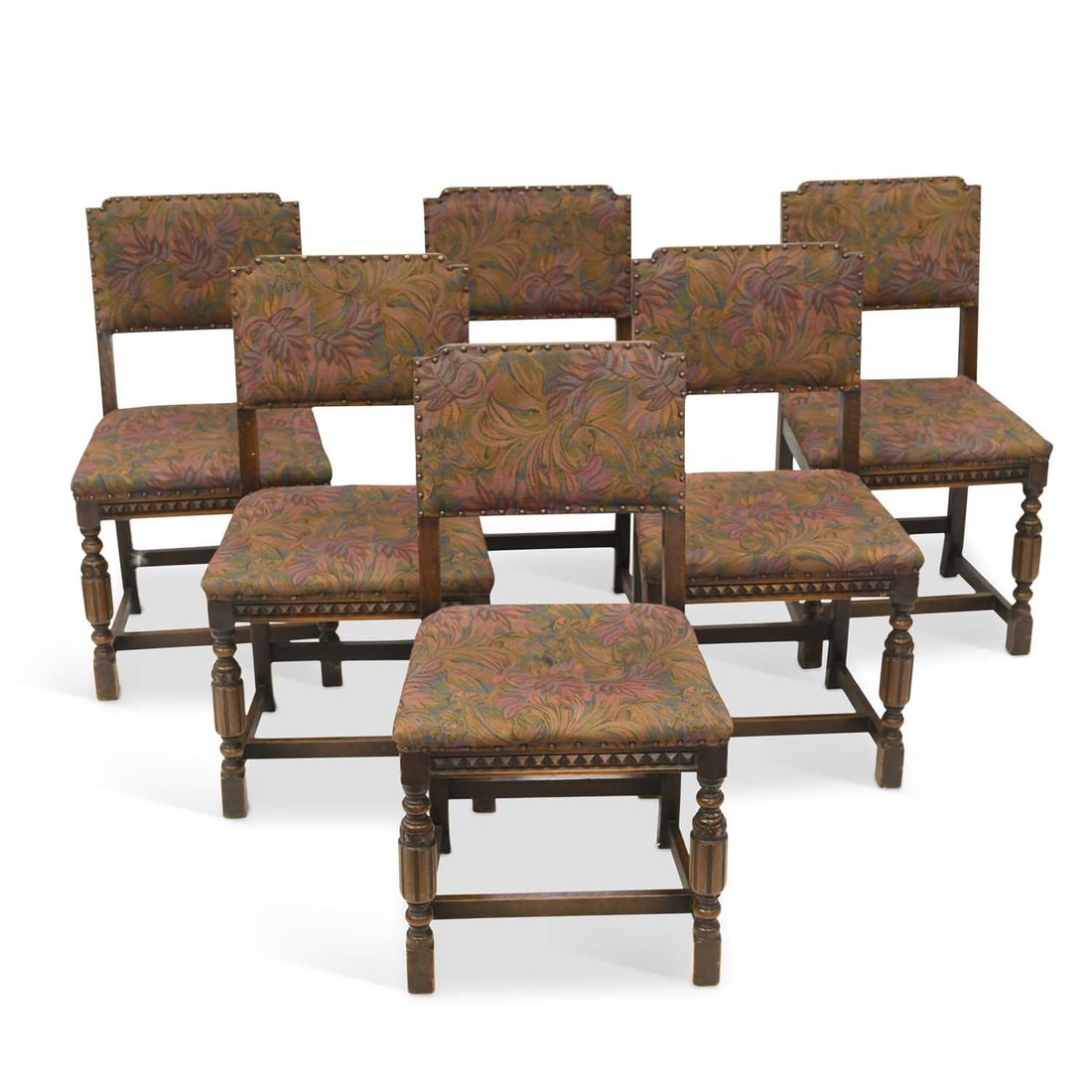 A 1930S OAK DINING SUITE (1 of 2)