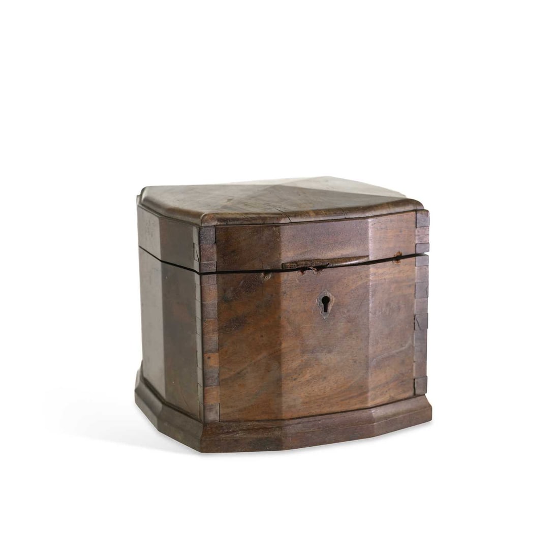 HUGH BIRKETT (BRITISH, 1919–2002) A WALNUT JEWELLERY BOX, 1948: HUGH BIRKETT (BRITISH, 1919–2002) A WALNUT JEWELLERY BOX, 1948 of bowed square form with exposed dovetail joints, the hinged cover opening to reveal a fitted green baize-lined lift-out tray, incised