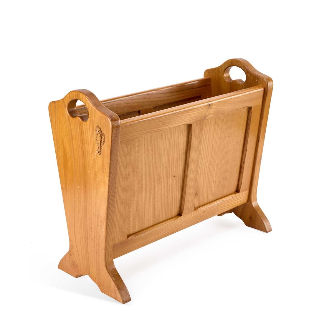 SHAW & RILEY LTD OF HESSAY A SEAHORSEMAN OAK MAGAZINE TROUGH (1 of 2)