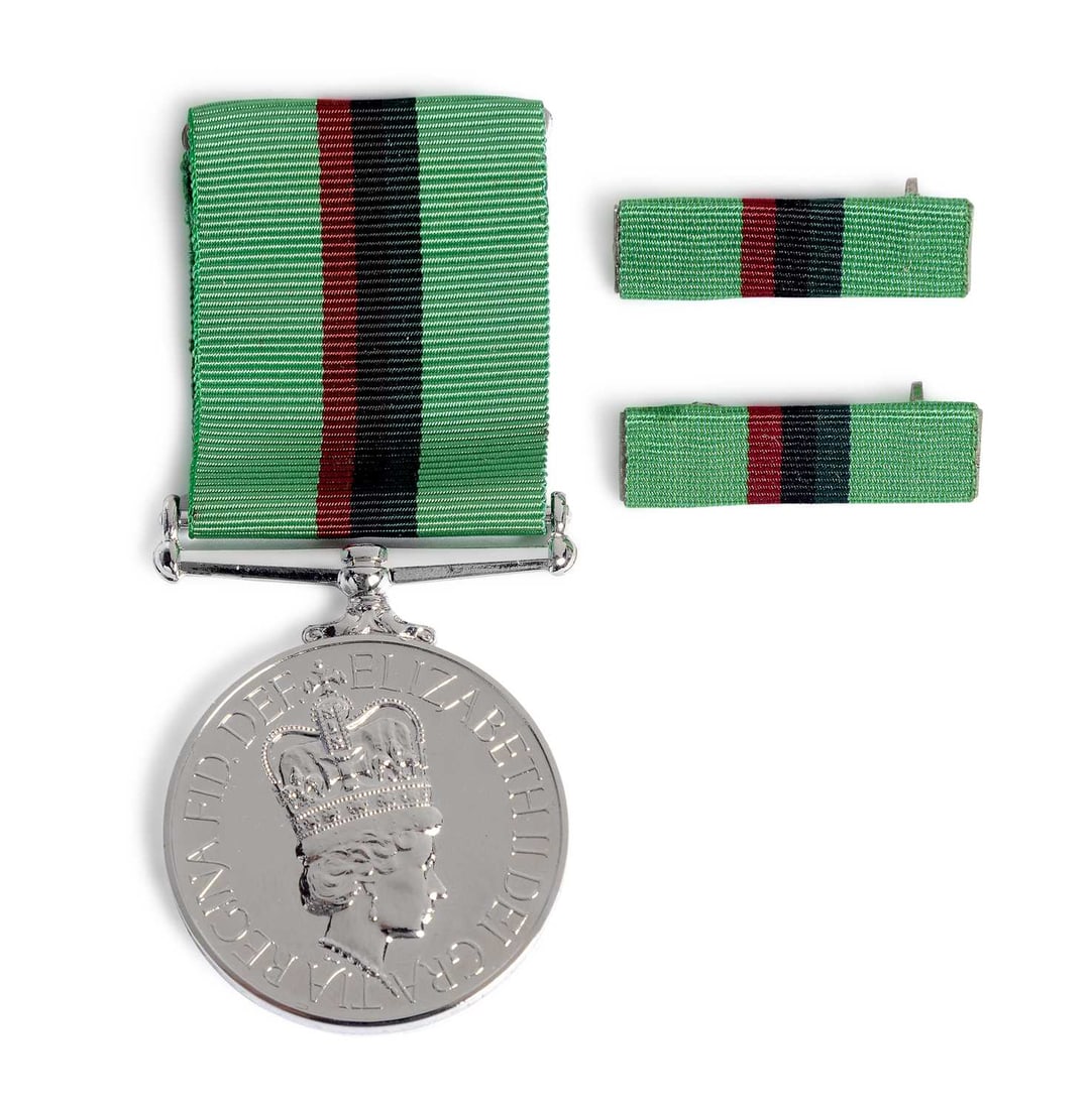 AN ELIZABETH II ROYAL ULSTER CONSTABULARY SERVICE MEDAL (1 of 1)