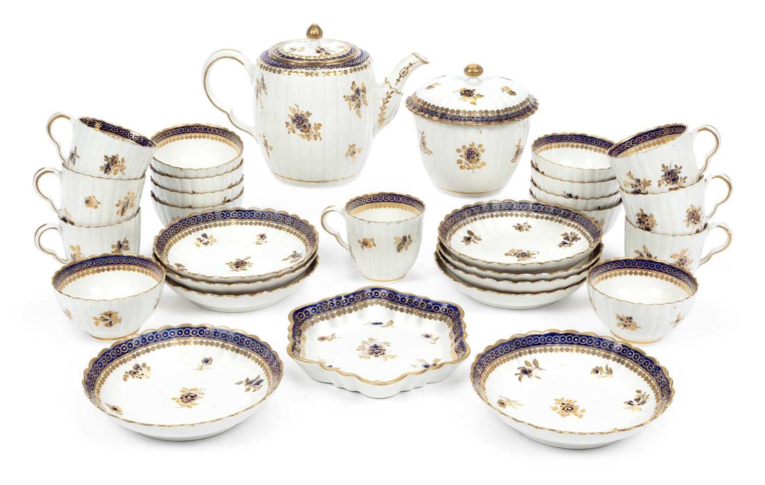 A CAUGHLEY PORCELAIN PARTIAL TEA SERVICE CIRCA 1780 (1 of 2)