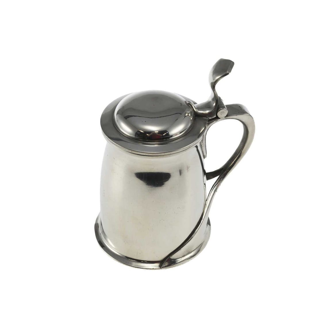 OLIVER BAKER FOR LIBERTY & CO A PEWTER TANKARD: no. 066, the body with a flared rim and whiplash scroll handle, with domed hinged cover, stamped marks. 18.5cm high