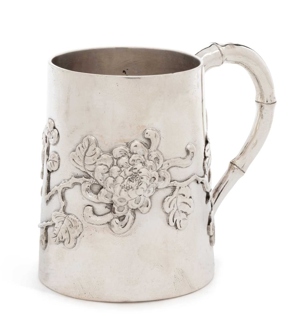 A CHINESE EXPORT SILVER MUG LATE 19TH/ EARLY 20TH CENTURY (1 of 2)