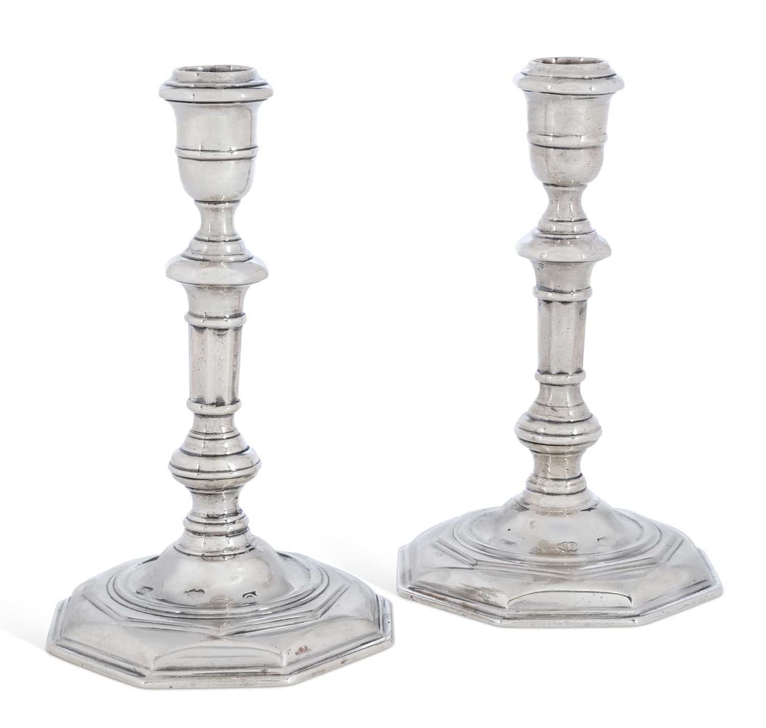 A PAIR OF IRISH CAST SILVER CANDLESTICKS 18TH CENTURY (1 of 4)