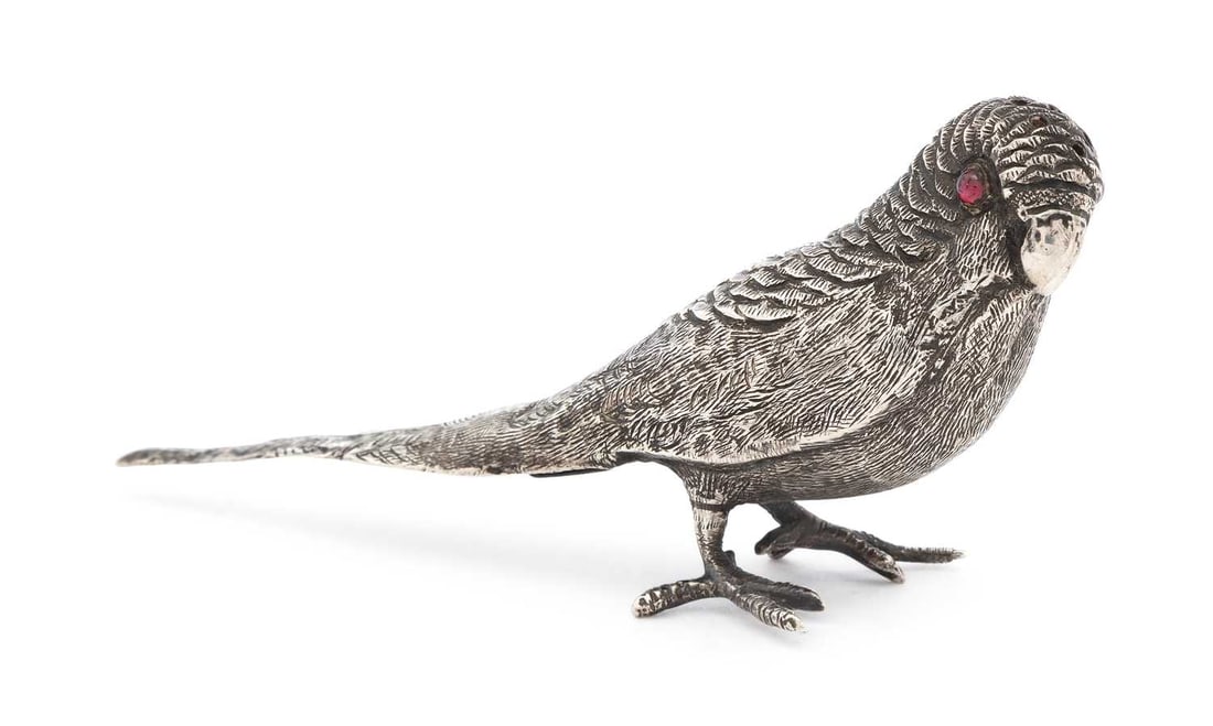 AN EDWARDIAN SILVER NOVELTY PEPPERETTE (1 of 2)