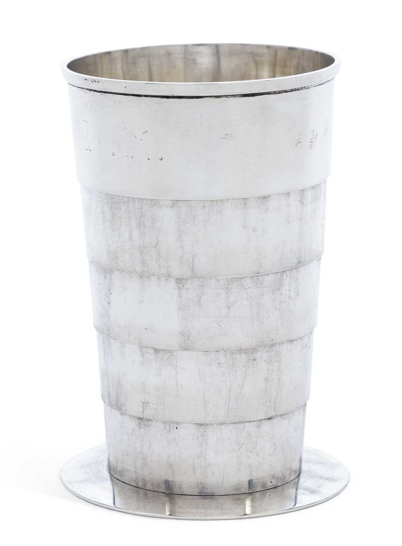 A GEORGE V SILVER COLLAPSIBLE BEAKER (1 of 3)