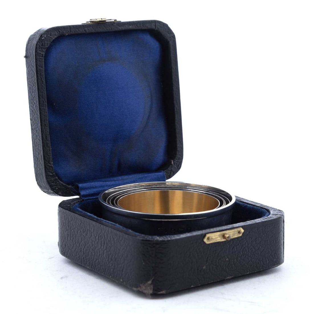 A GEORGE V SILVER COLLAPSIBLE BEAKER - 3