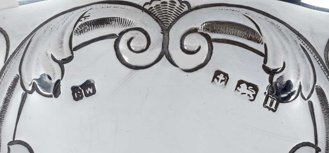 A GEORGE V SILVER TWO-HANDLED BISCUIT BOX - 2