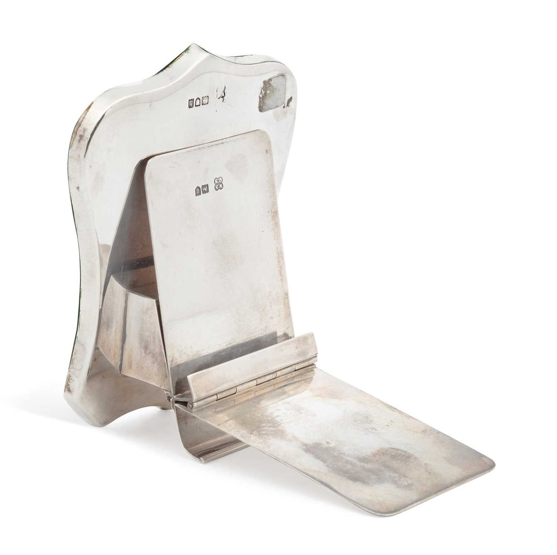 AN EDWARDIAN SILVER DESK NOTE PAD STAND AND STAMP HOLDER (1 of 3)