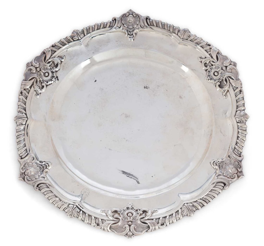 A VICTORIAN SILVER DINNER PLATE (1 of 3)