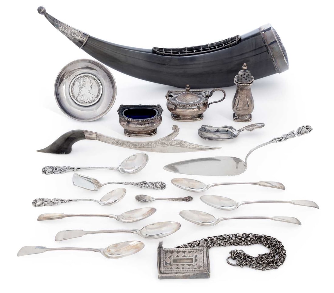 A GROUP OF GEORGE III AND LATER SILVER: including a set of George III teaspoons, London 1797; a George V three-piece condiment set; a Dutch caddy spoon; four pieces of 800 silver with flower terminals; a dish inset with a Maria Theresa Thal
