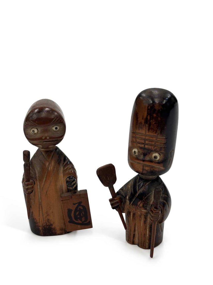 A PAIR OF CARVED WOOD KOBE NINGYO FIGURES TAISHO PERIOD (1 of 1)