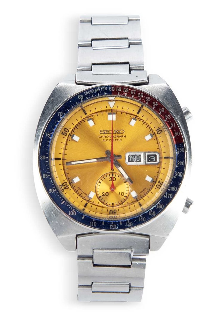 A GENTS STEEL SEIKO POGUE BRACELET WATCH: the circular yellow dial signed Seiko Chronograph Automatic Water 70M Resist, luminous baton indices and hands, day date aperture at the 3 o'clock position, inner rotating bezel outer tachymeter