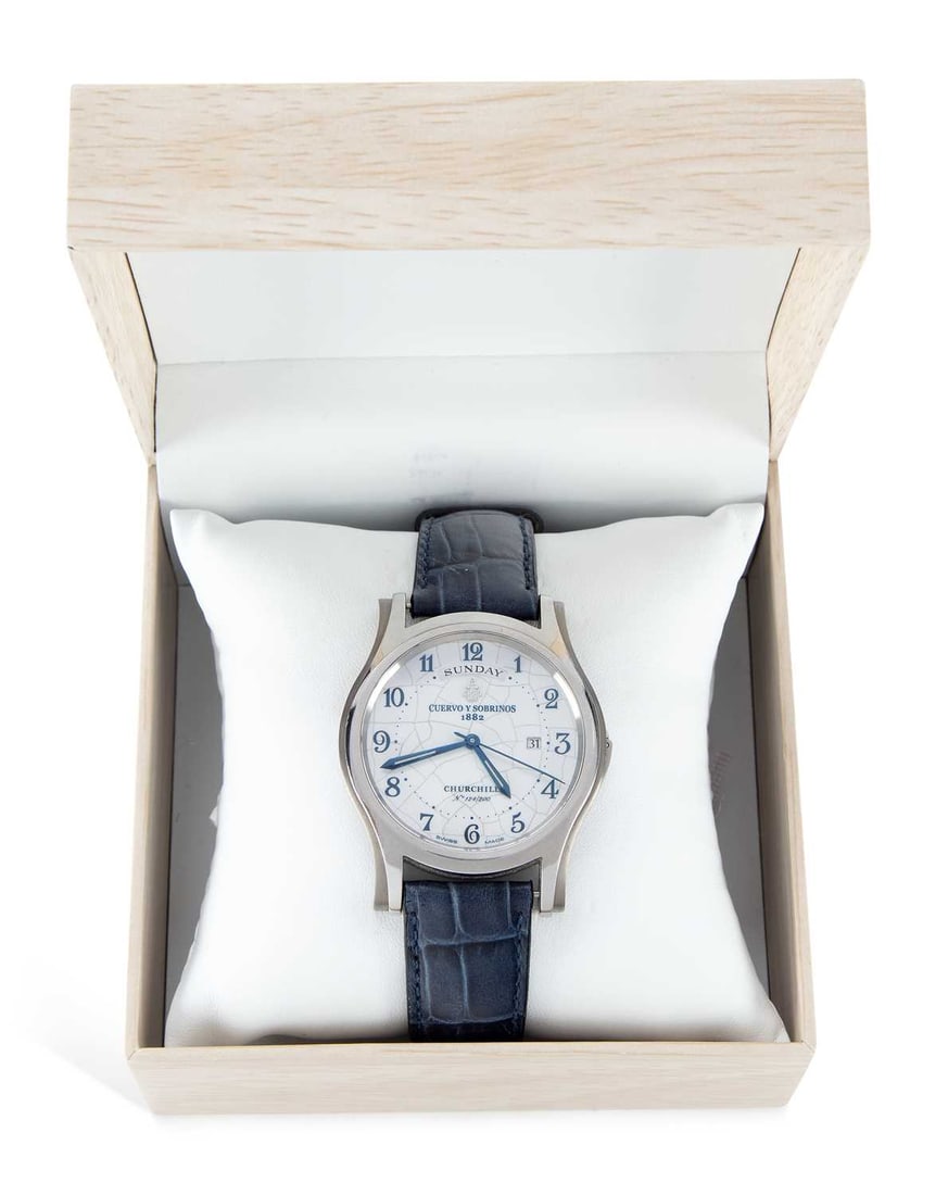 A GENTS STEEL CUERVO Y SOBRINOS CHURCHILL LTD EDITION WATCH: the circular white lacquer "craquele" dial signed Cuervo Y Sobrinos 1882 Churchill No. 124/200, with blue Arabic indices and inner minute dots track, date aperture at the 3 o'clock position, day