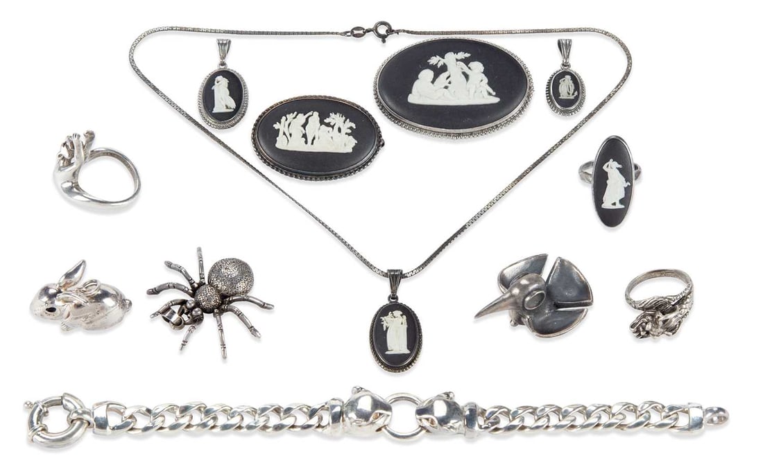 A COLLECTION OF SILVER JEWELLERY: including Wedgwood black jasperware; various animal theme brooches; etc. (12) 116 grams gross Light wear to the jasper