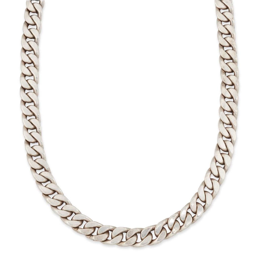 A HEAVY SILVER CURB LINK CHAIN NECKLACE: hallmarked Sheffield. 56cm long, 193 grams Light general wear