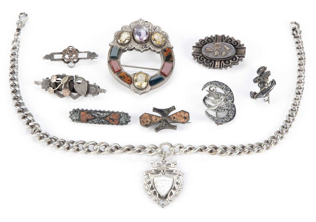 A COLLECTION OF VICTORIAN JEWELLERY (1 of 1)