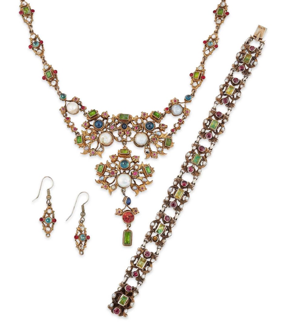 A MATCHED AUSTRO HUNGARIAN SUITE OF JEWELLERY (1 of 1)