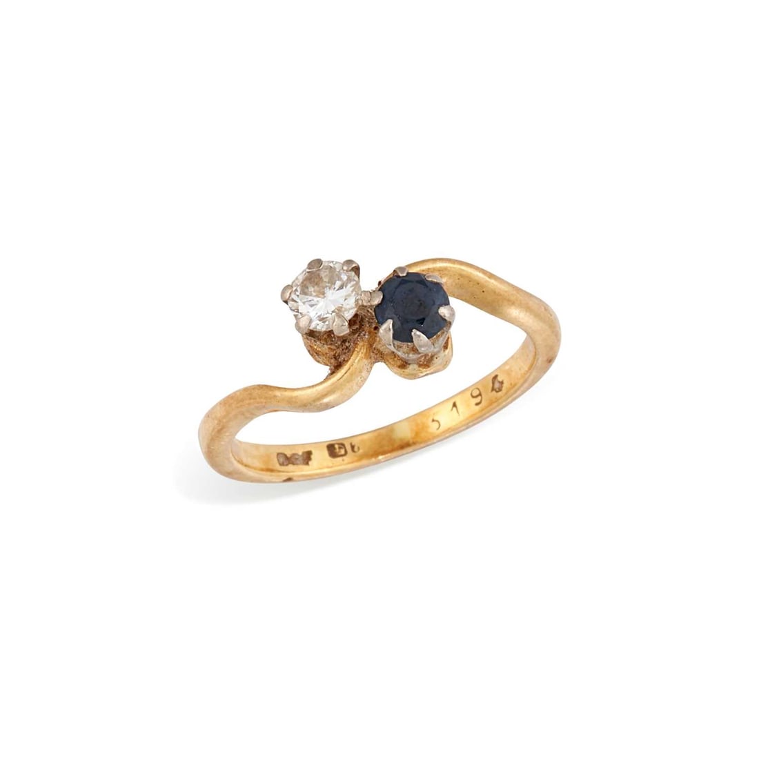 AN 18 CARAT GOLD SAPPHIRE AND DIAMOND TOI ET MOI RING: a round brilliant-cut diamond and a round-cut sapphire to bypass scroll shoulders, hallmarked. Estimated diamond weight 0.20 carat, ring size K1/2, 2.7 grams Good condition. Hallmarked worn.