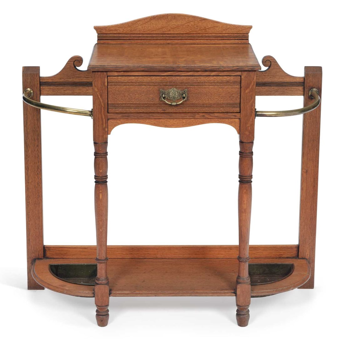 A LATE VICTORIAN OAK HALLSTAND (1 of 1)