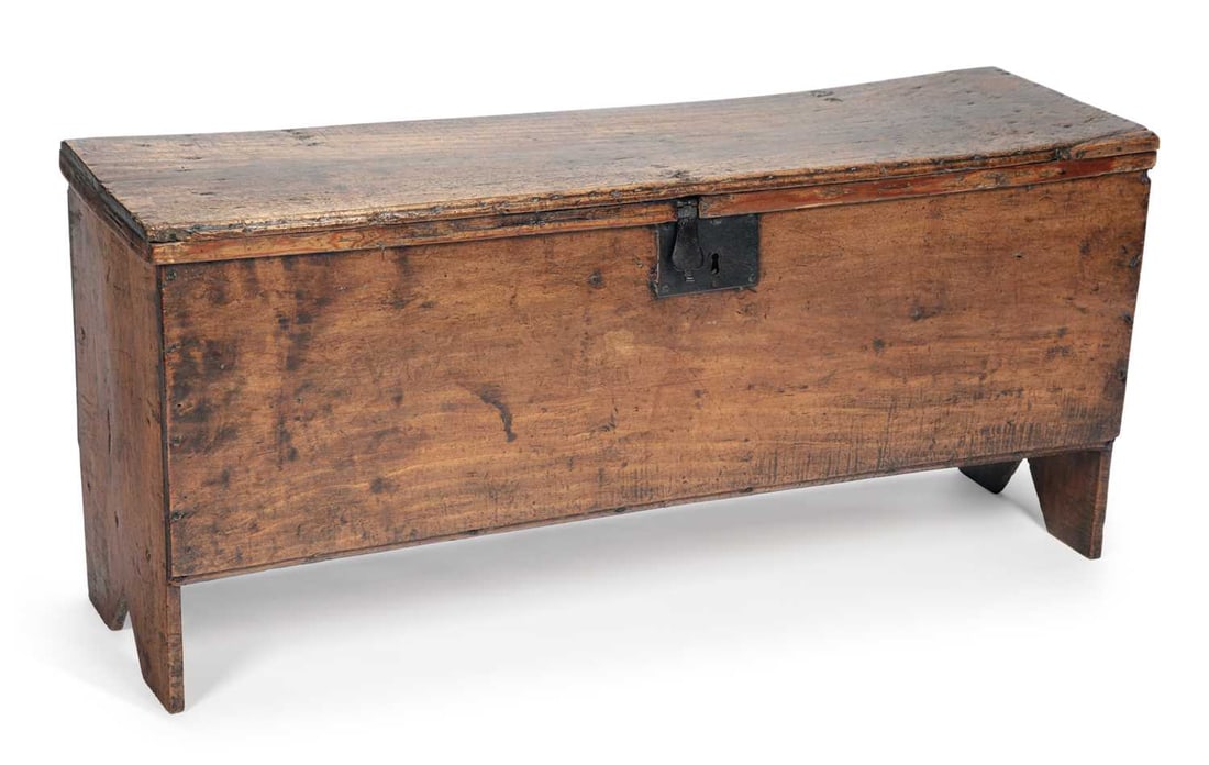 A 17TH CENTURY SIX-PLANK COFFER (1 of 1)