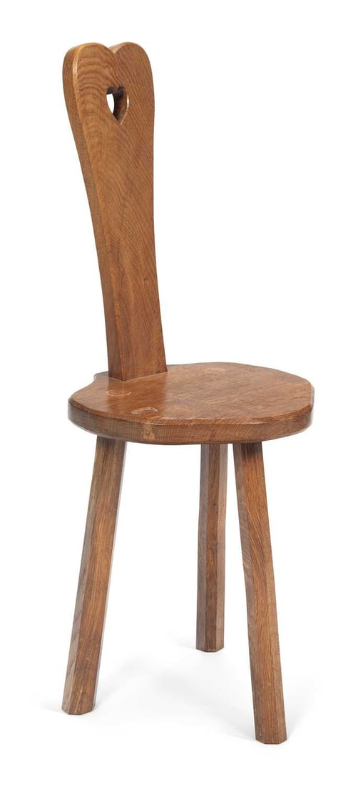 DEREK SLATER A FISHMAN OAK SPINNING CHAIR: the tall shaped back pierced with a heart above a dished seat carved with the fish signature and set with pegged joints, raised on three splayed legs. Height of back 94cm