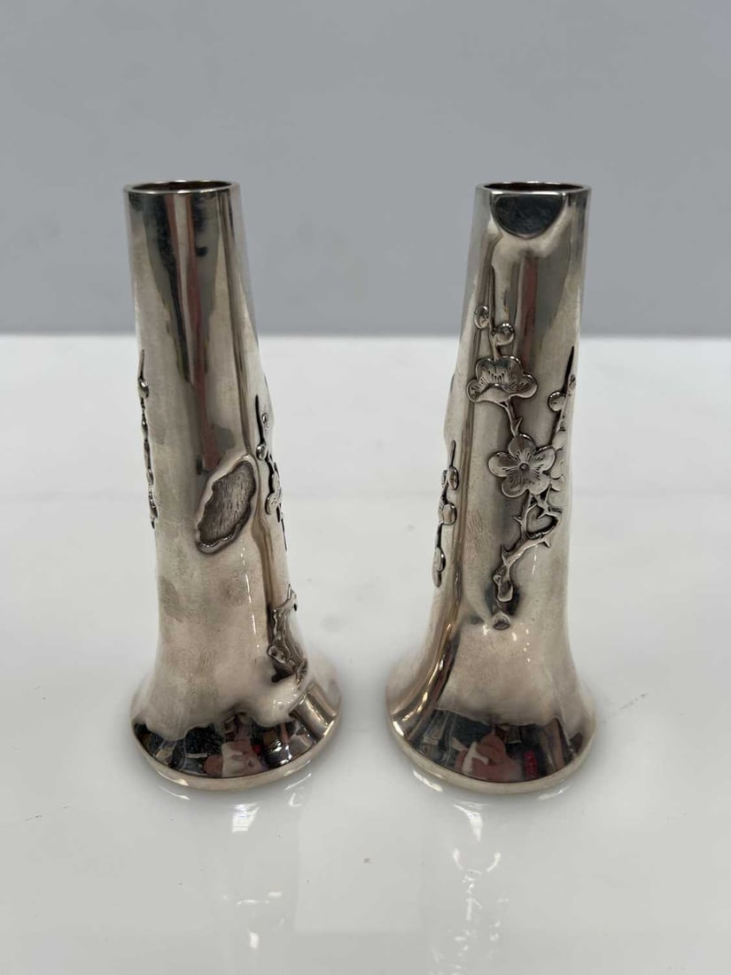 A PAIR OF CHINESE EXPORT SILVER VASES EARLY 20TH CENTURY - 2