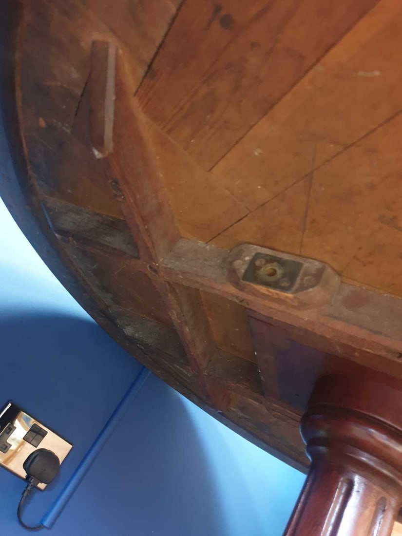 A SPECIMEN WOOD PARQUETRY TILT TOP TABLE 19TH CENTURY - 2