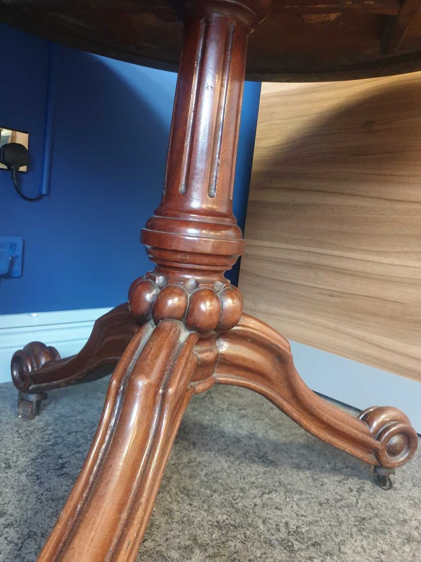 A SPECIMEN WOOD PARQUETRY TILT TOP TABLE 19TH CENTURY - 4