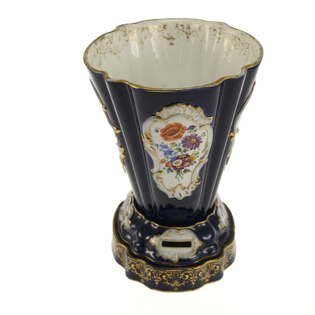 A MEISSEN PORCELAIN CACHEPOT AND STAND CIRCA 1870 - 3